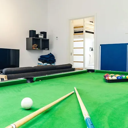 14 Person In Vaeggerlose-by Traum * Bøtø By