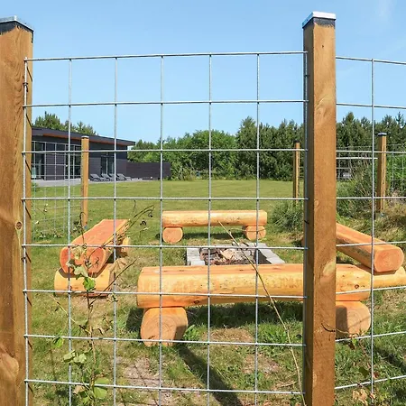 14 Person In Vaeggerlose-by Traum Nyaraló *