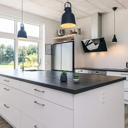 14 Person In Vaeggerlose-by Traum Feriehus Bøtø By