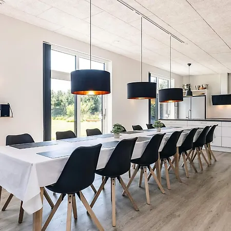 14 Person In Vaeggerlose-by Traum Feriehus Bøtø By