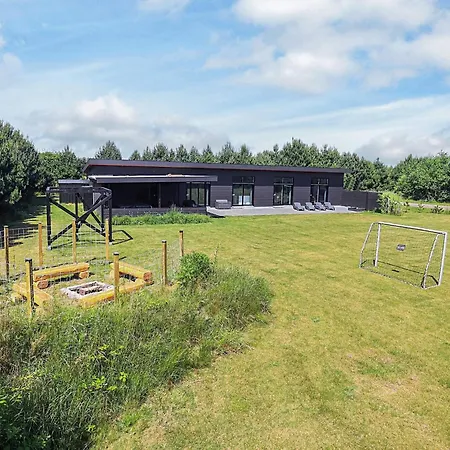14 Person In Vaeggerlose-by Traum Feriehus