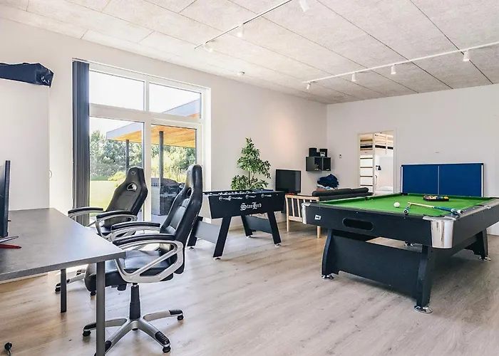 Semesterbostad 14 Person In Vaeggerlose-by Traum Bøtø By