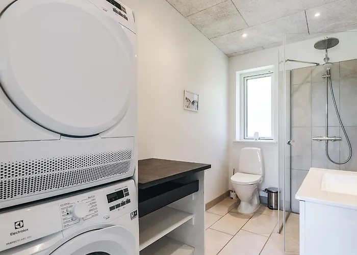 Semesterbostad 14 Person In Vaeggerlose-by Traum Bøtø By